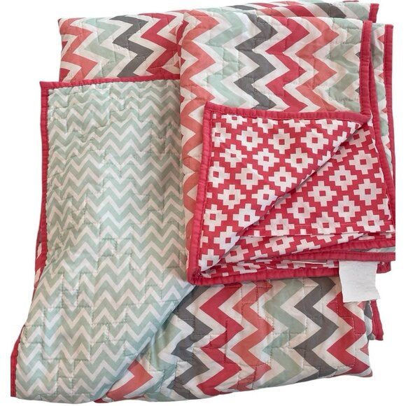 Full/Queen 3 Piece Reversible Quilt Set with Two Pillow Shams Bold Retro Chevron - Picture 1 of 14